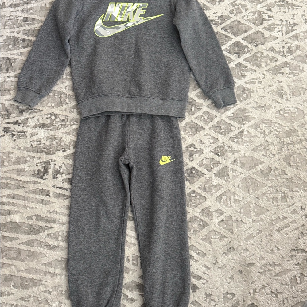 Nike Kids Gray Sweatshirt and Joggers Set size 5